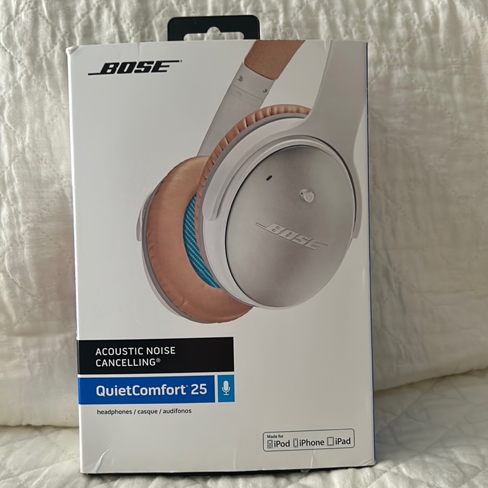 BOSE Headphones QuietComfort 25 for Apple Devices LIKE NEW!